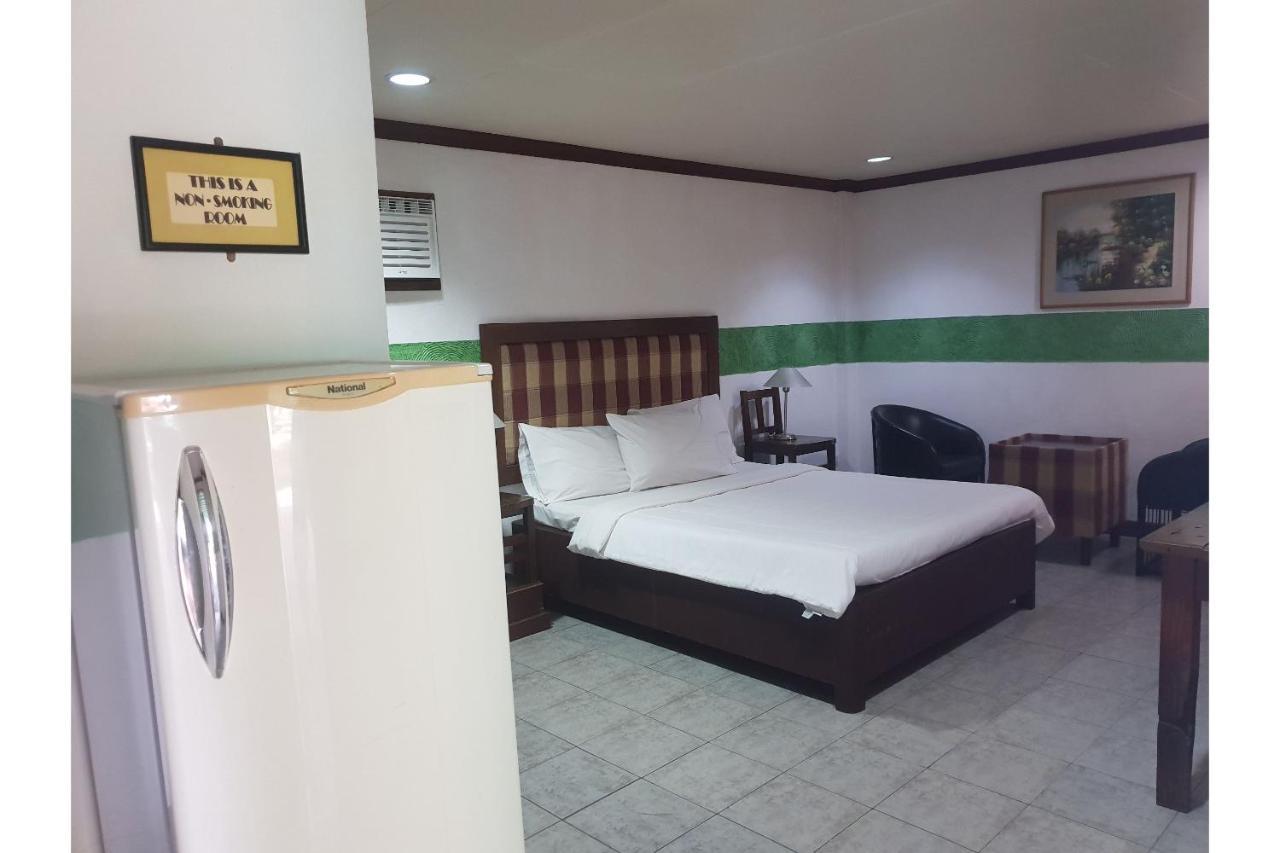 Hotel Saltimboca Tourist In Bacolod Exteriér fotografie