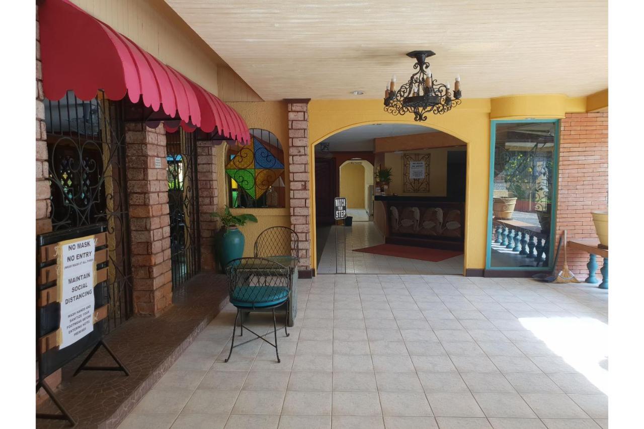 Hotel Saltimboca Tourist In Bacolod Exteriér fotografie